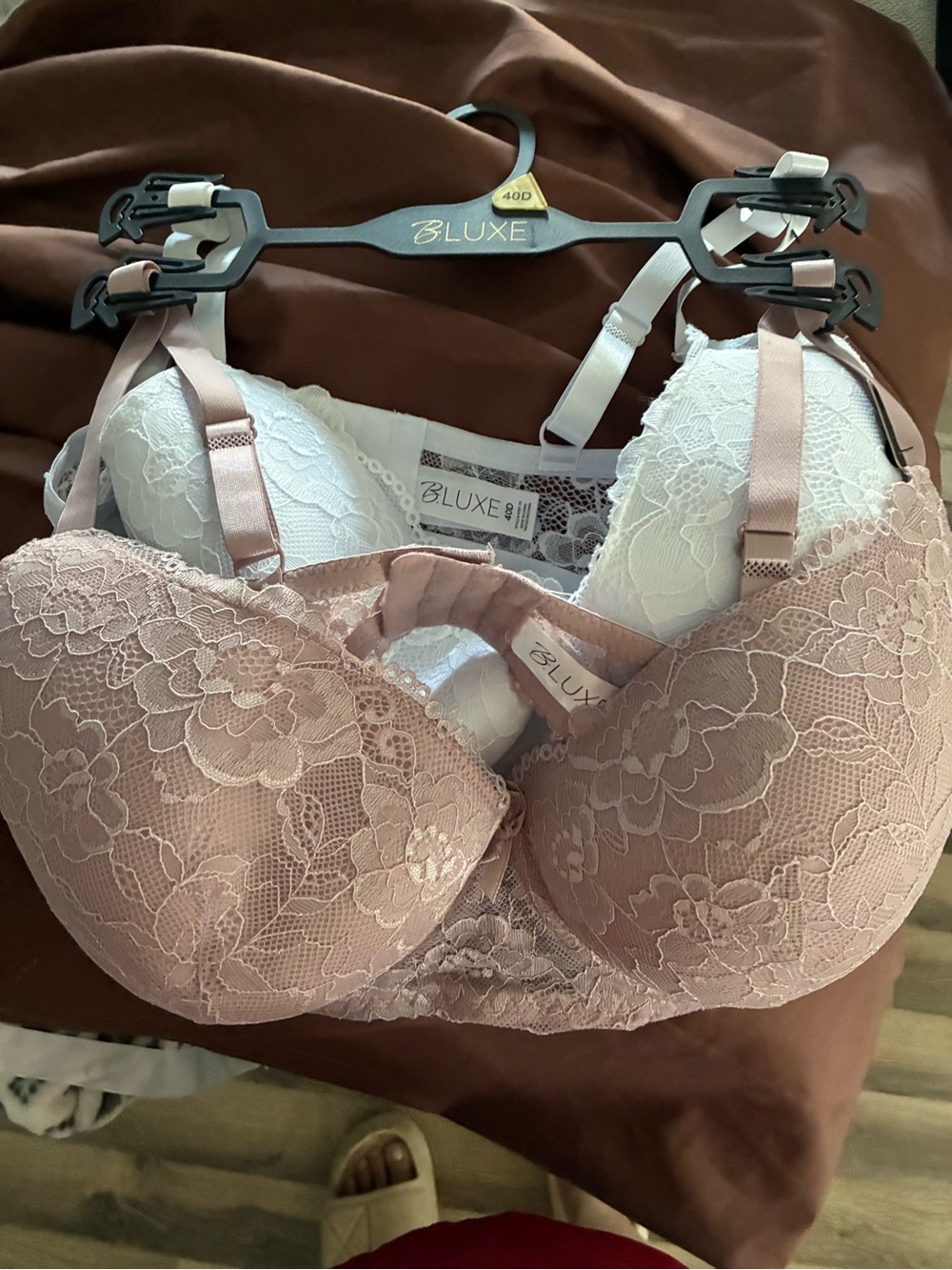 2pk of lace bras 40D NWT
